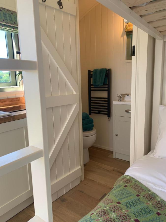 The Woolly Sheep Shepherd Huts Whitland 外观 照片