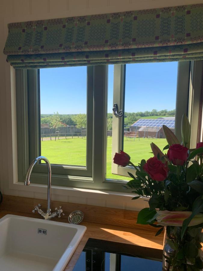 The Woolly Sheep Shepherd Huts Whitland 外观 照片