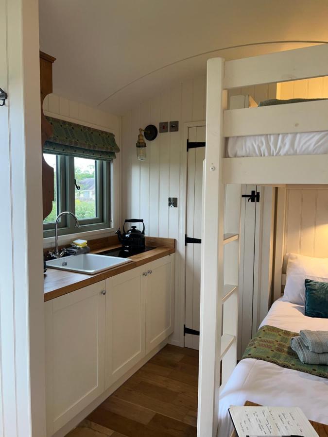 The Woolly Sheep Shepherd Huts Whitland 外观 照片